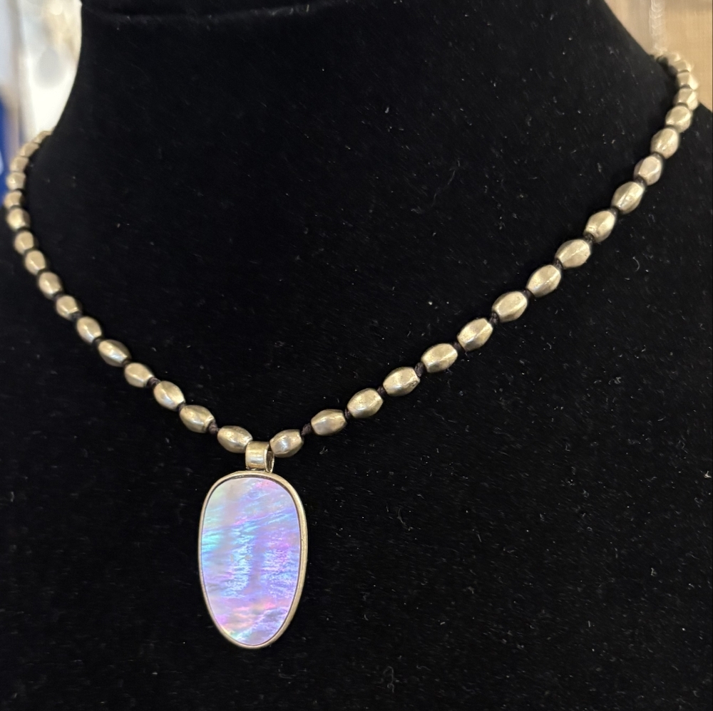 Kennetg Cole Elegant Opal-like Pendant Necklace